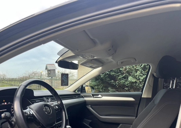 Volkswagen Passat cena 73800 przebieg: 145000, rok produkcji 2018 z Wisła małe 56